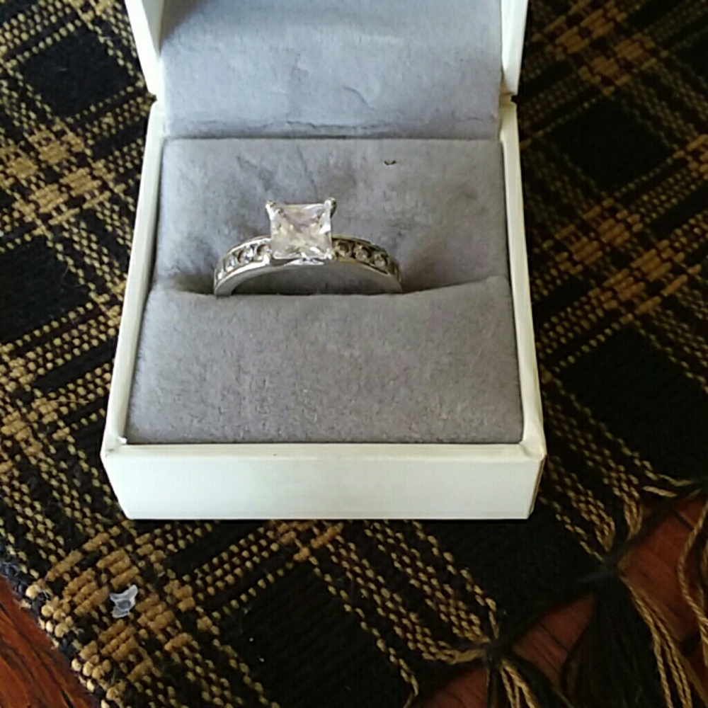 Womens diamond ring